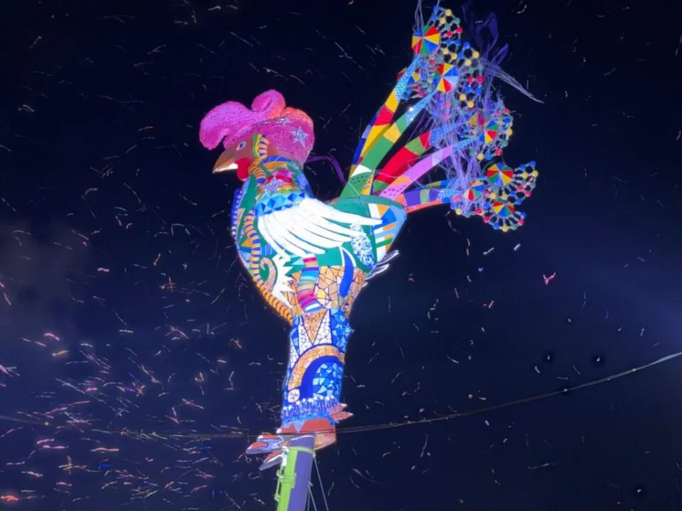 Subida do Galo da Madrugada marca abertura do Carnaval do Recife 2026 com homenagem e mensagem de fraternidade