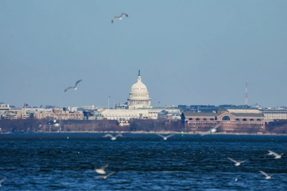 Trump diz que governo vai “proteger” o rio Potomac em meio a vazamento de esgoto