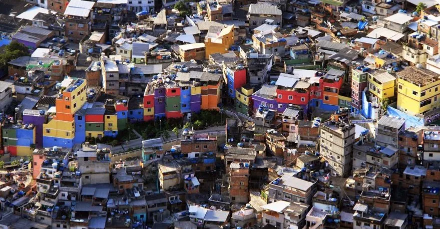 Turismo cresce na Rocinha turbinado por drones, app, visita a lajes e mototour