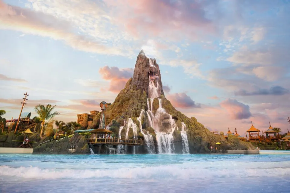 Universal Volcano Bay restringe pagamentos em espécie a partir deste mês