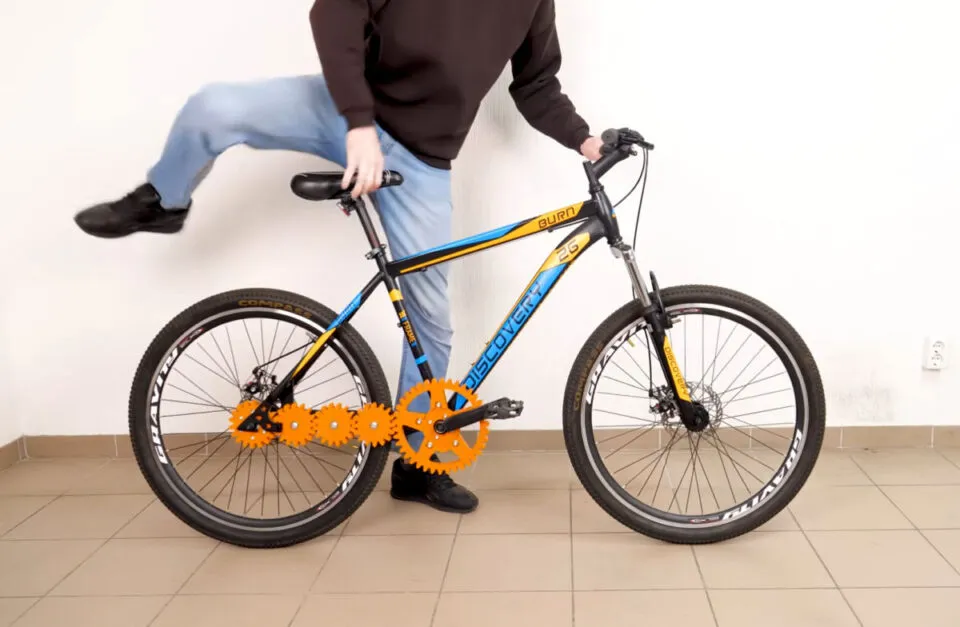 Youtuber substitui corrente de bicicleta por uma srie de engrenagens impressas em 3D