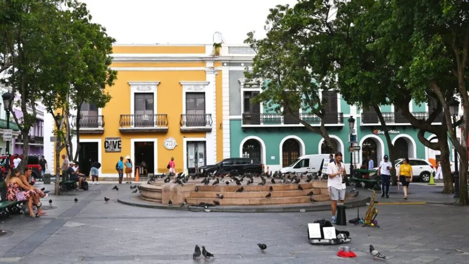 buscas por Porto Rico disparam 32% no mundo e 151% no Brasil após performance no intervalo da NFL