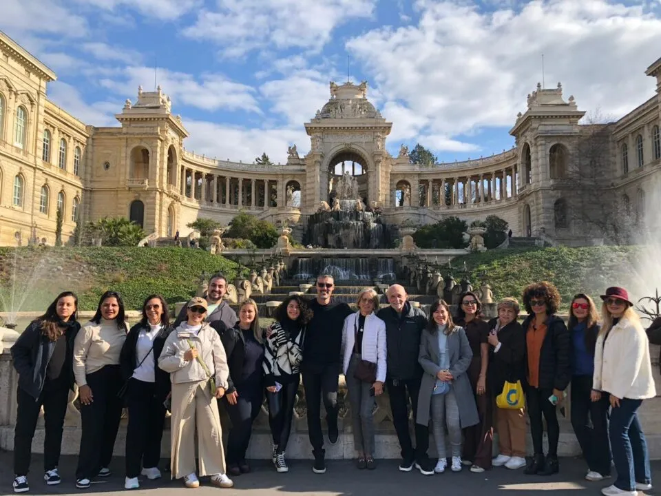 Agentes de viagem exploram Marselha na primeira parada do famtour Costa Cruzeiros