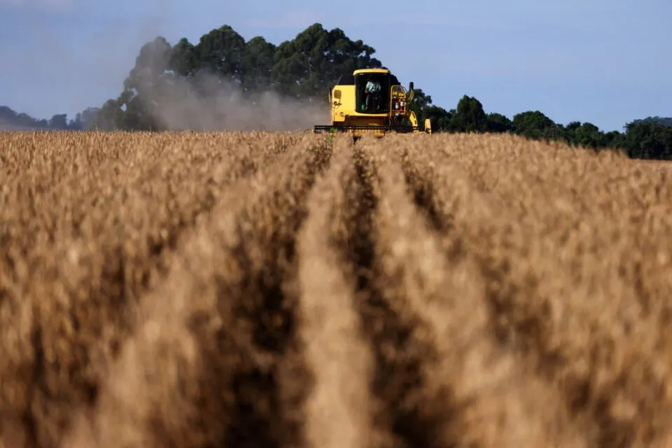 Agro atinge recorde de 1.990 pedidos de recuperação judicial em 2025, diz Serasa