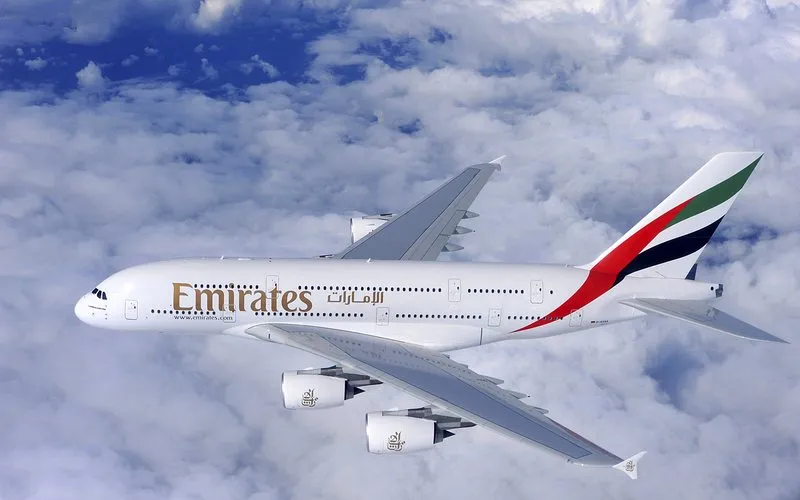 Airbus A380 da Emirates é danificado em ataque ao aeroporto de Dubai