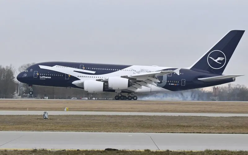 Airbus A380 ganha pintura comemorativa do centenário da Lufthansa