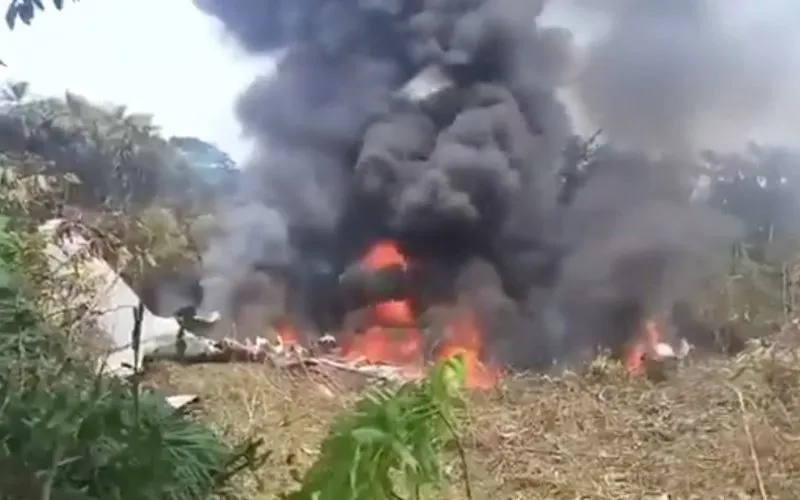 Avião militar colombiano cai com 125 pessoas a bordo