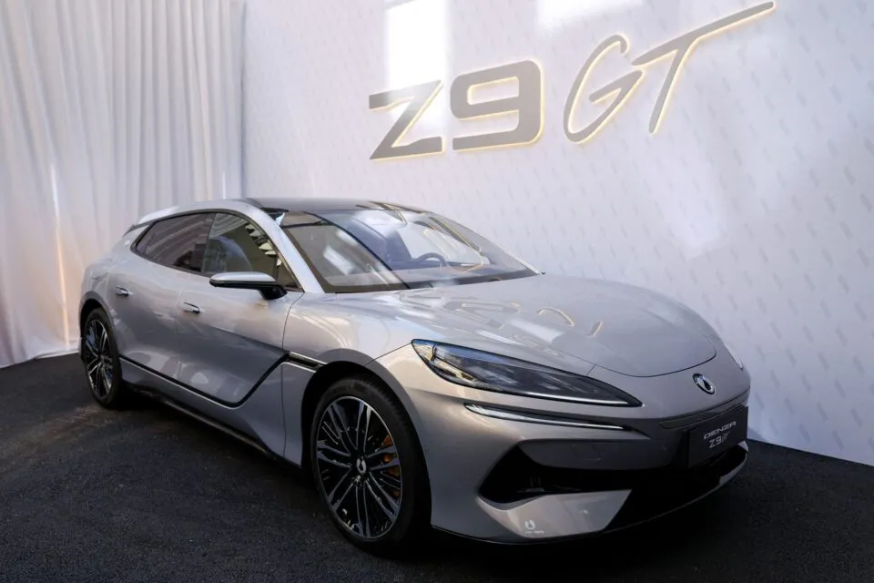 BYD avança no mercado premium com marca Denza