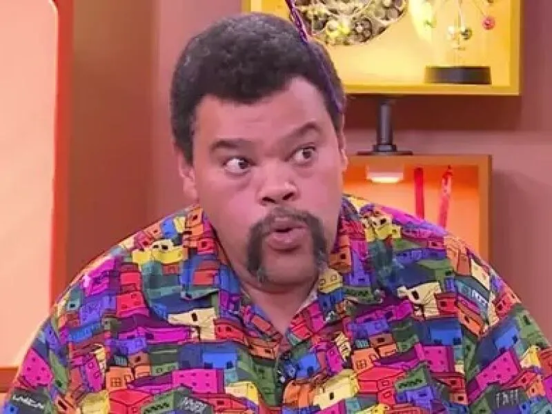 Babu Santana chora, volta a atacar Ana Paula e rebate críticas no Bate-Papo BBB