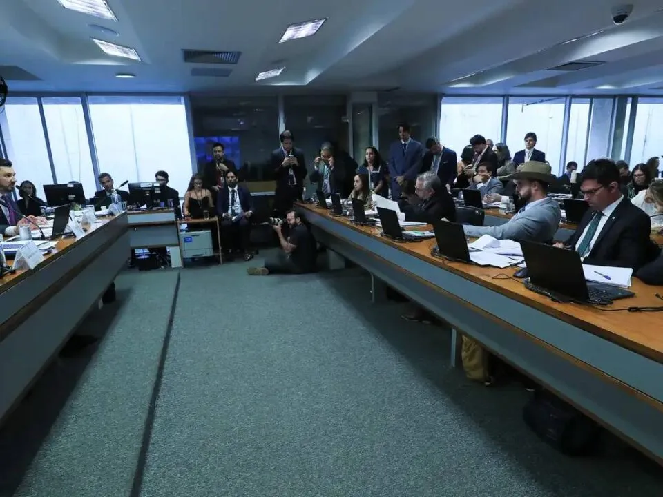 CPMI do INSS usará sala-cofre para armazenar dados do celular de Vorcaro