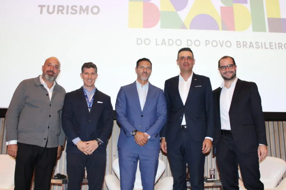 Conectividade, parcerias e expansão de rotas marcam debate da aviação no TurisMall 2026