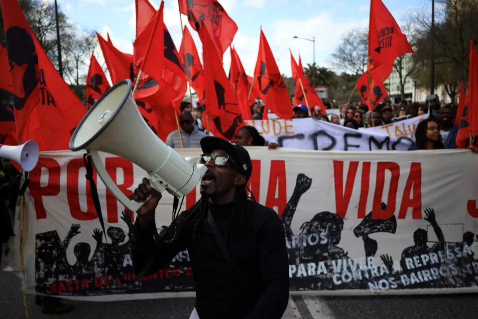 Crise na moradia em Portugal leva manifestantes às ruas em Lisboa e mais 15 cidades