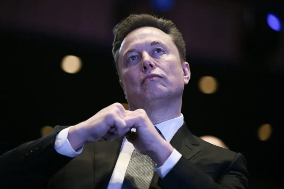 Elon Musk descarta currículos para contratar sua equipe de chips e usa outro critério