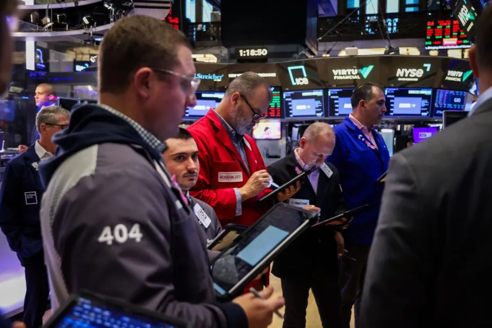 Futuros de ações em NY recuam com guerra na 4ª semana; petróleo sobe