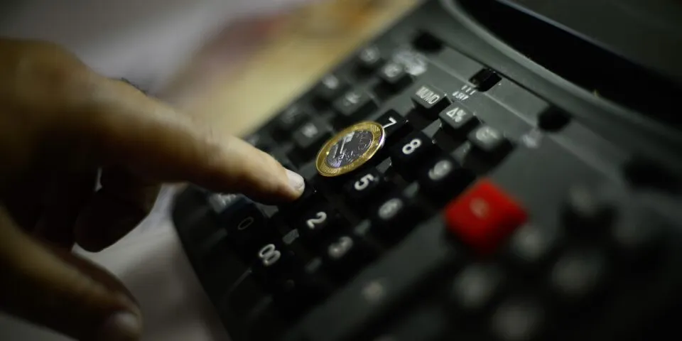 Inflação oficial recua para 3,81%, com variação de 0,7% em fevereiro