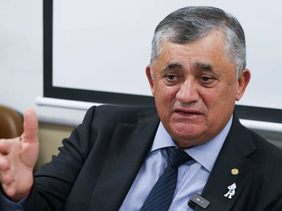 Líder do governo apresenta PLP para resolver problema jurídico envolvendo ReData