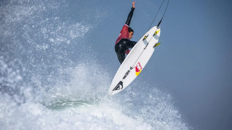 Mateus Herdy conquista vaga e Brasil terá dez surfistas no Circuito Mundial de Surfe