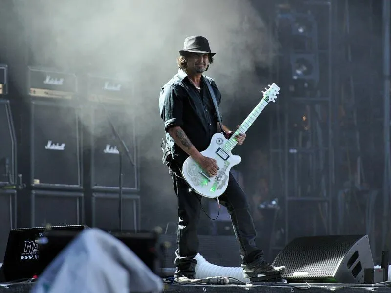 Morre Phil Campbell, guitarrista do Motörhead por 31 anos