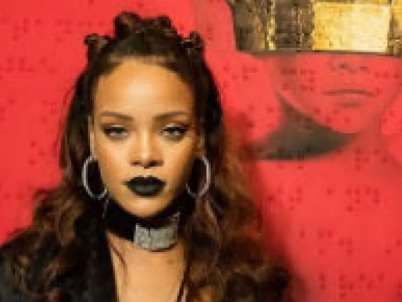 Mulher atira contra a casa de Rihanna nos EUA, diz site