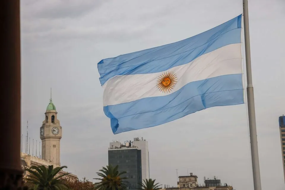 PIB da Argentina registra alta de 4,4% em 2025