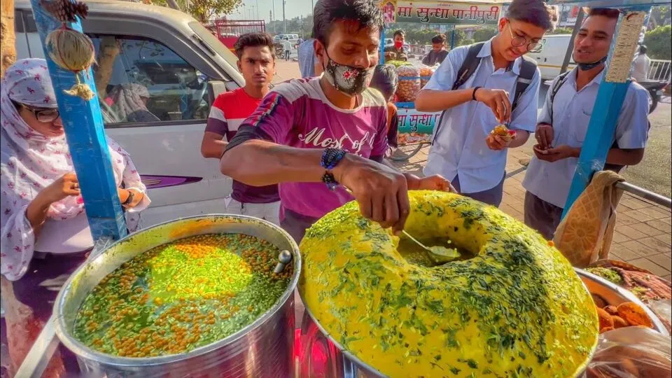Panipuri de vulco, o salgadinho de rua mais famoso da ndia