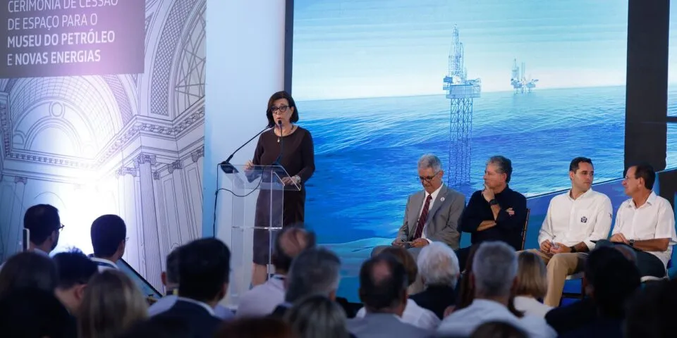 Petrobras suspendeu leilão de combustíveis para reavaliar estoques