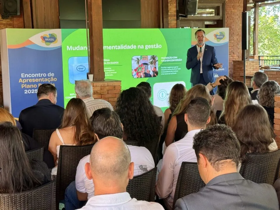 Plano Brasis orienta promoção internacional do Paraná em Foz do Iguaçu