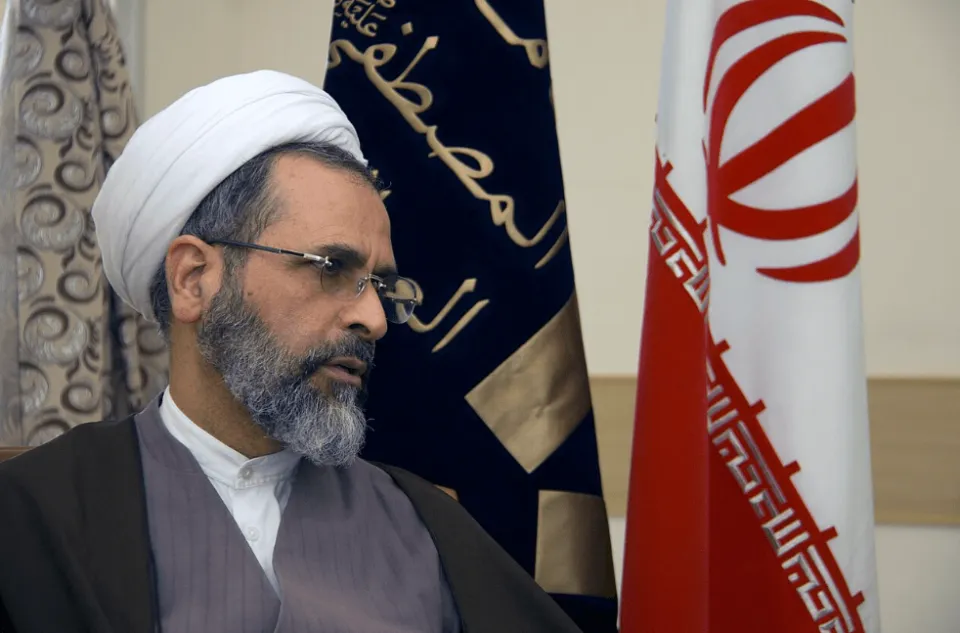 Quem é Alireza Arafi, eleito líder supremo interino do Irã após morte de Khamenei
