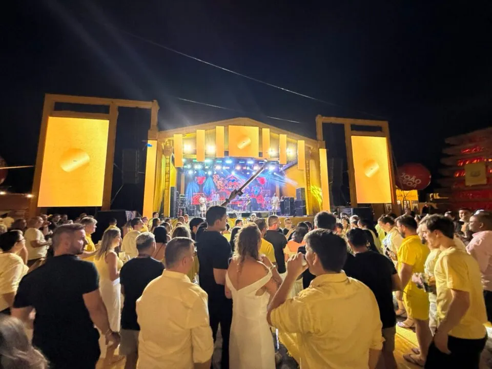 Rastapé da CVC leva Jammil para a praia em noite de festa em João Pessoa; veja a galeria de fotos