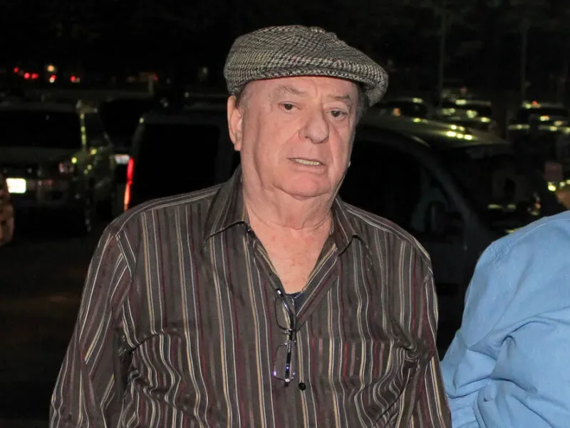 Raul Gil faz desabafo emocionado em estreia de programa: ‘A idade não vai fazer eu parar’