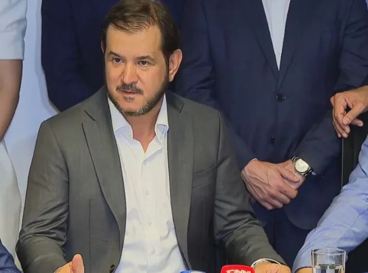 Rueda admite que advogou para o Master após alegar relação social com Vorcaro