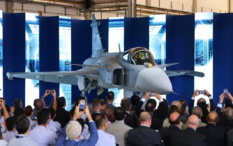 Saab apresenta o primeiro Gripen montado no Brasil