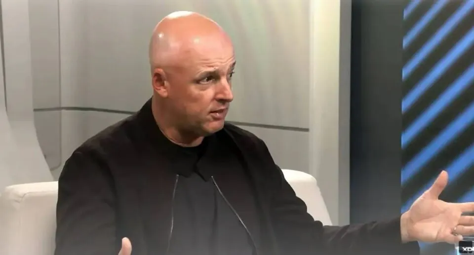 “Tem muito petróleo parado no mar”