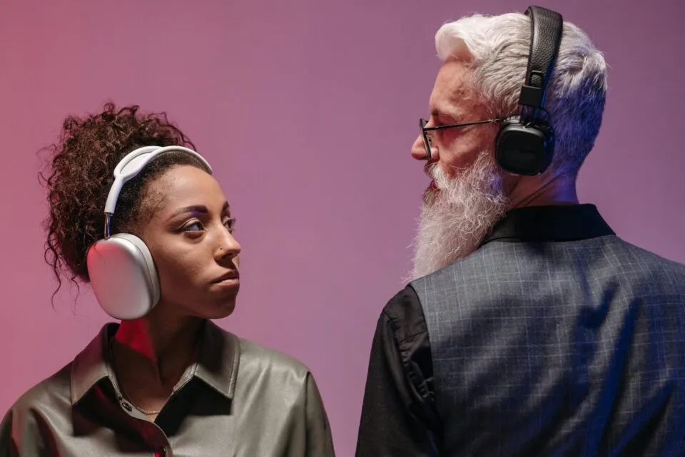 United Airlines pode expulsar passageiros que se recusem a usar fones de ouvido