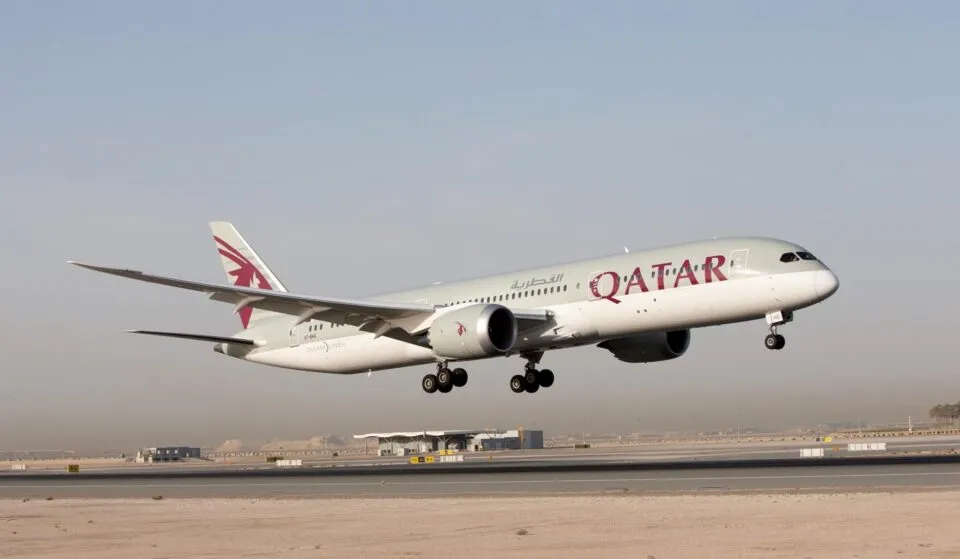 Voos Emirates e Qatar Airways operam de forma reduzida