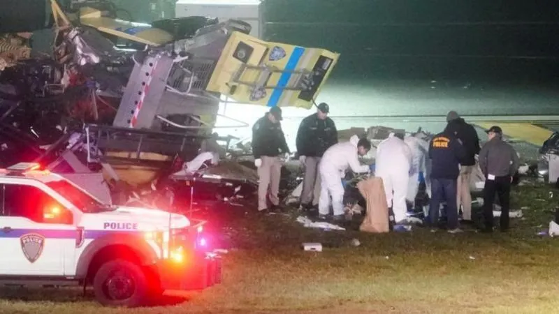 avião da Air Canada colide com veículo, deixa 2 mortos e provoca fechamento de aeroporto de La Guardia