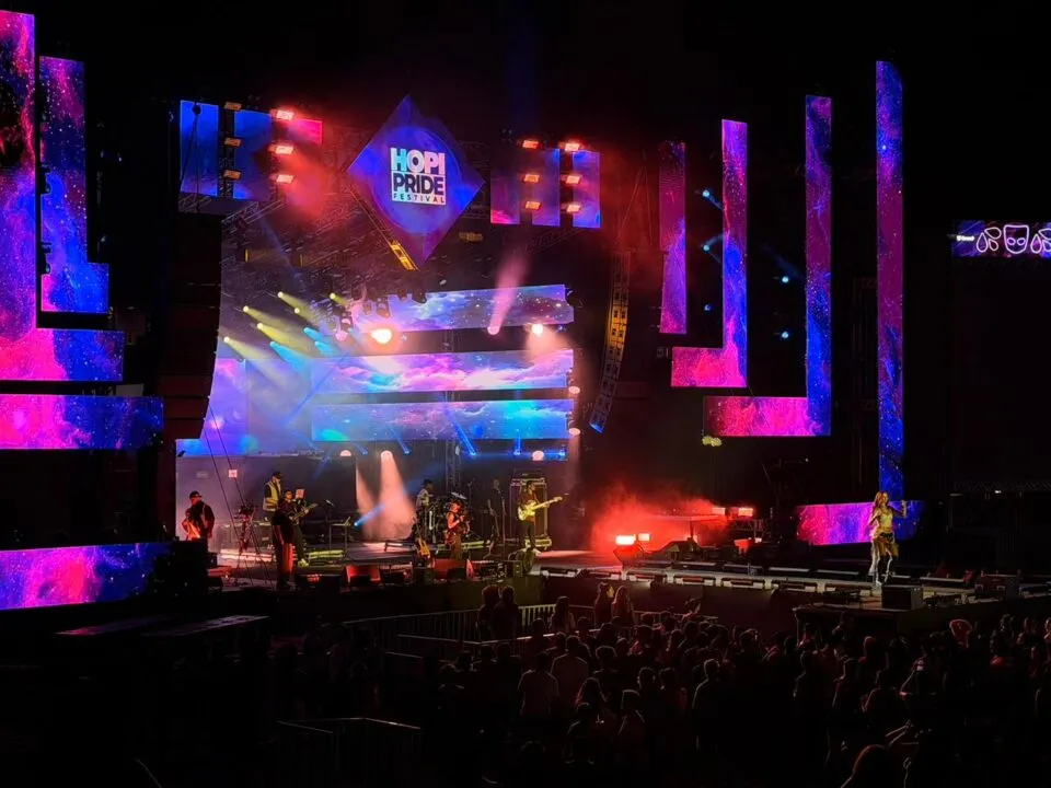 10ª edição do Hopi Pride Festival reúne 13 mil pessoas no Hopi Hari com 16 horas de programação