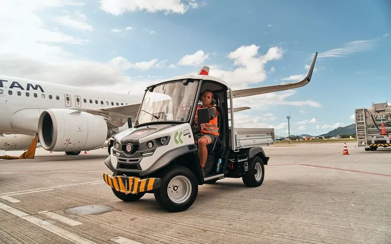 Aeroporto de Florianópolis adota veículos elétricos