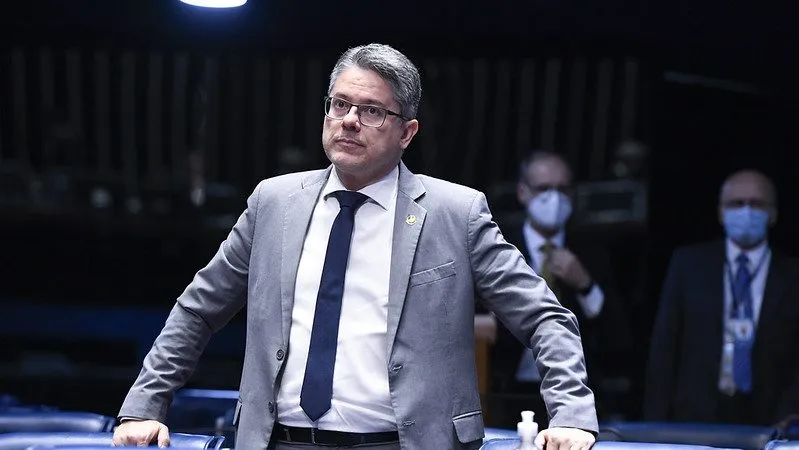 Alessandro Vieira diz ter ‘certeza’ de que prisão de ministros do STF ‘vai chegar’