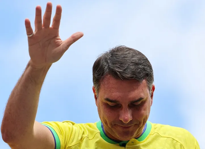 Após atrito entre Nikolas e Jair Renan, Flávio critica provocações e pede união