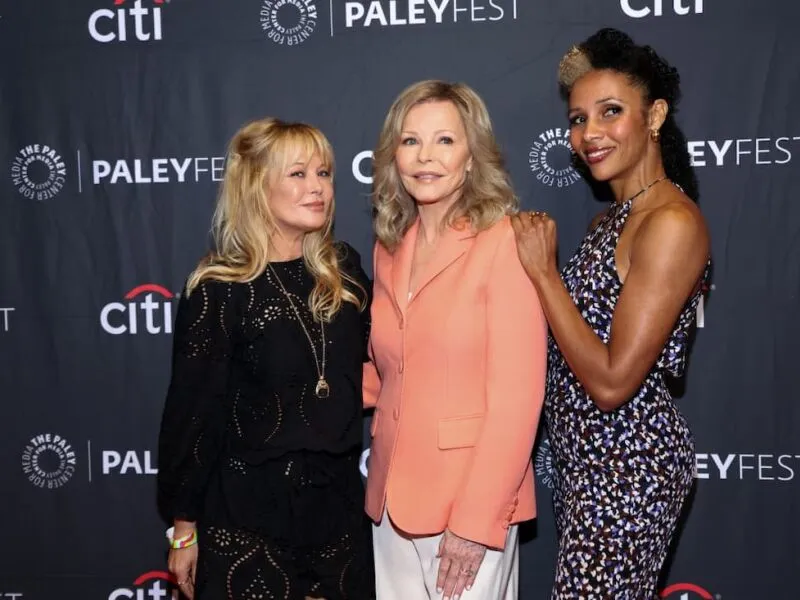 Atrizes da série ‘As Panteras’ comemoram 50 anos de estreia da série