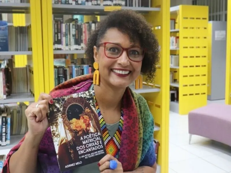 Autora pernambucana Agrinez Melo lança livro teatral com escrita afrocentrada