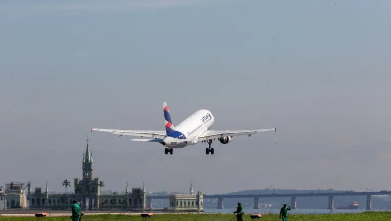 Aviação doméstica bate recorde e supera 25 milhões no Brasil