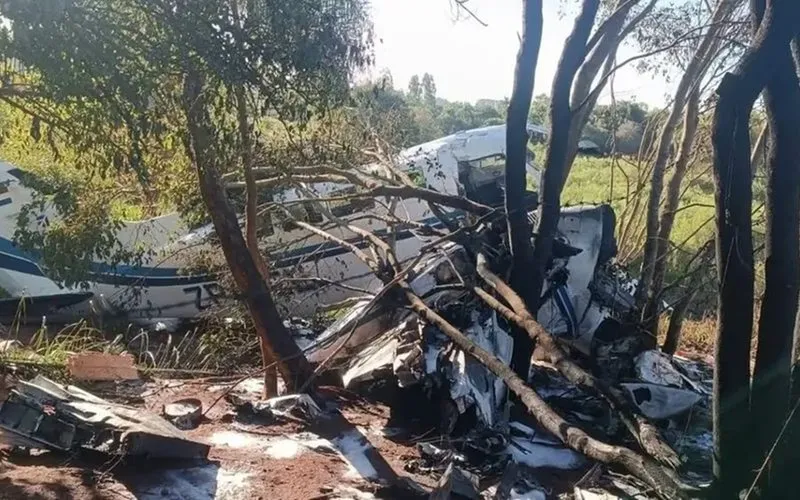 Avião cai no Paraguai e R$ 10 milhões desaparecem