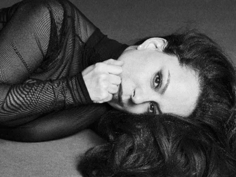 Bebel Gilberto rasga elogios a Anitta por regravação de canção famosa na voz de João Gilberto