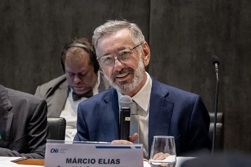 Brasil precisa ter uma política clara de atração de data centers, afirma ministro