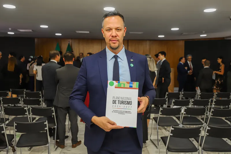 Bruno Reis assume presidência da Embratur e reforça