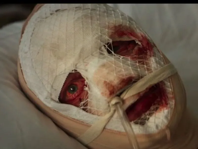 ”Cara-de-Barro”: novo filme de terror da DC que explora vilão do Batman ganha primeiro trailer