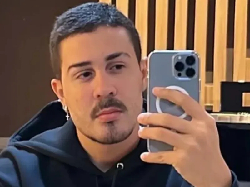 Carlinhos Maia é multado em R$ 1 milhão por vídeo de aves silvestres comendo churrasco em Noronha