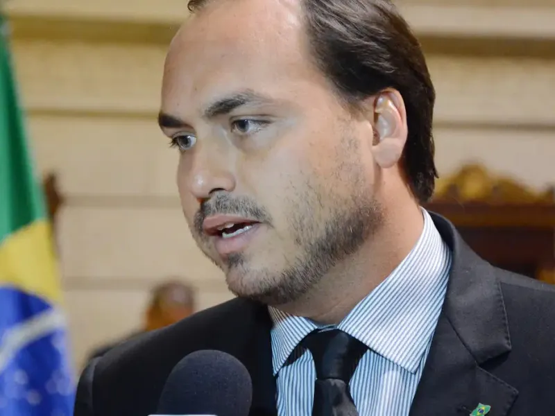 Carlos Bolsonaro reclama de ‘inércia’ de Valdemar e cobra mais empenho na campanha de Flávio